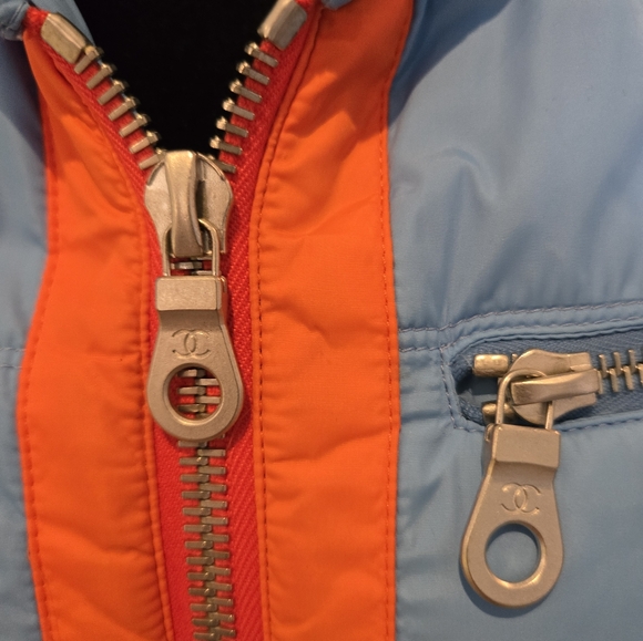 Chanel Puffer Jacket Size 44 - Picture 9 of 9